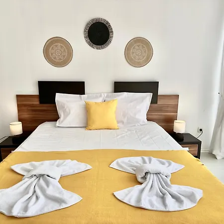 Rainbow 3 - Menada Lägenhet