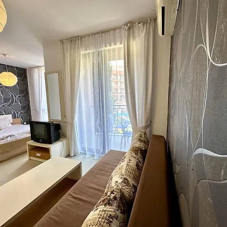 Rainbow 3 - Menada Apartment *