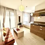 Rainbow 3 - Menada Apartament *