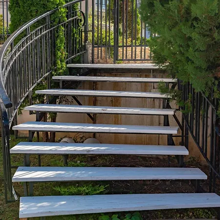 Rainbow 3 - Menada アパート *